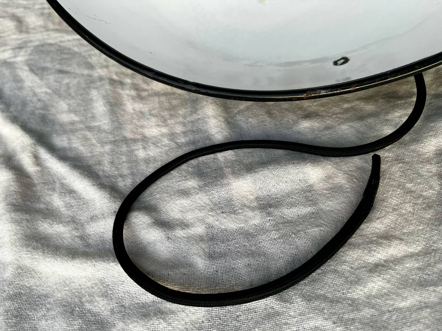 XXL industrial suspension in black enamelled sheet metal