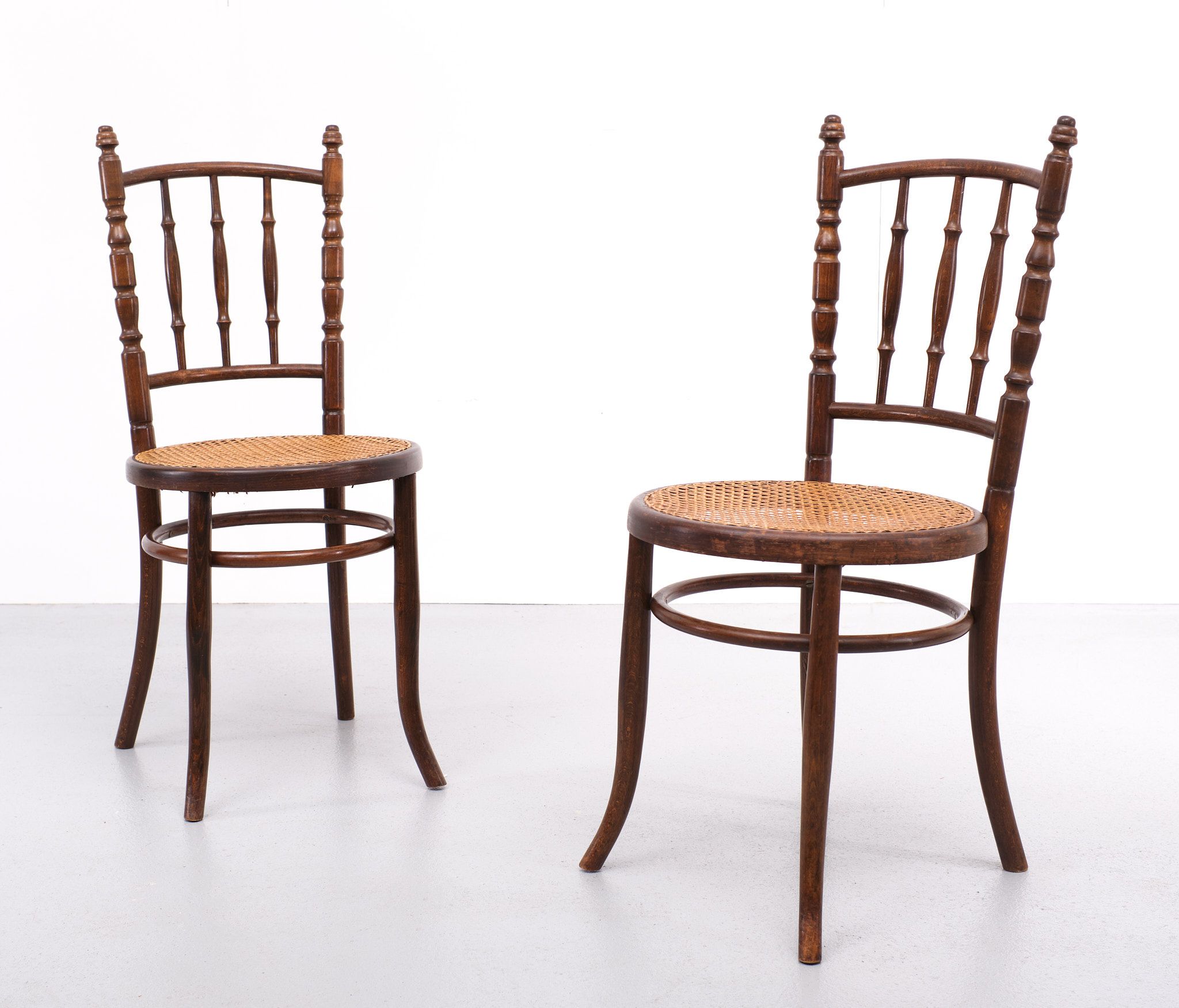 2 Thonet Mundus chairs Vienna Austria, circa 1925