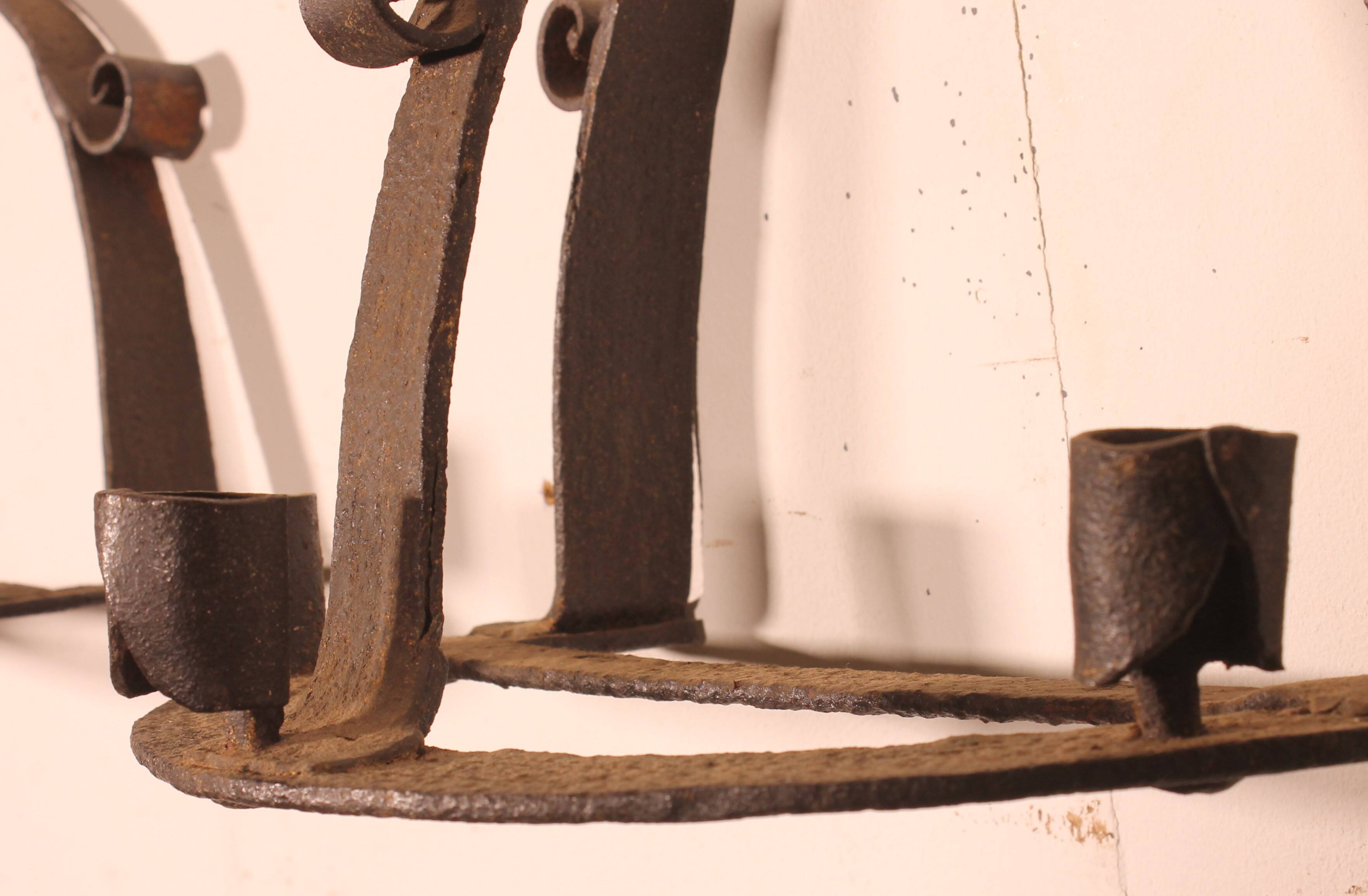 Paire d’appliques en fer forgé de style médieval