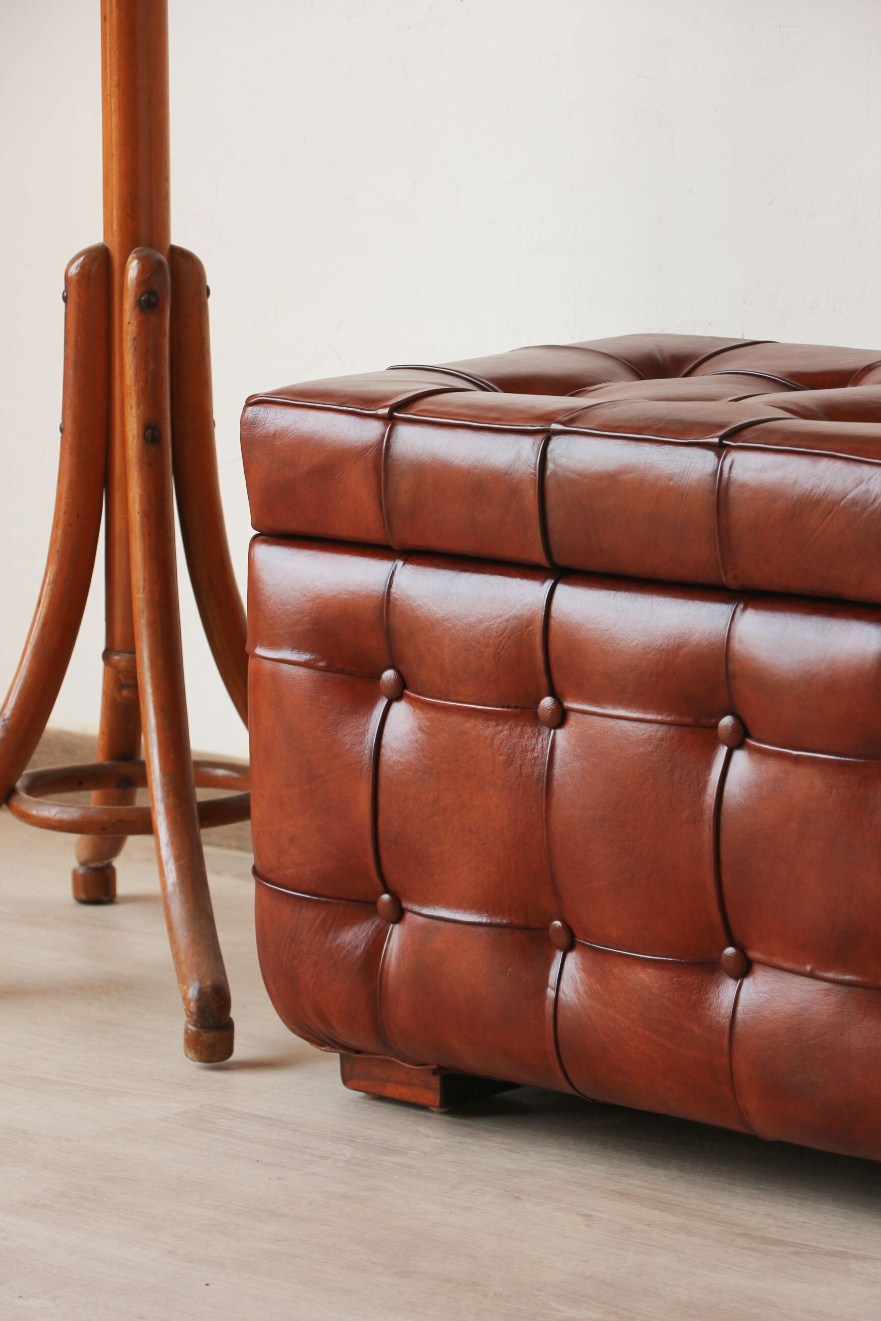 Chesterfield-style leather chest - "Jack" model - Olivier de Schrijver