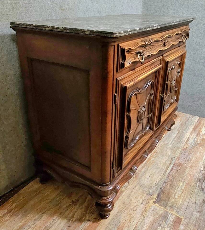 Buffet or sideboard with Venetian doors in Louis XV style made of walnut.