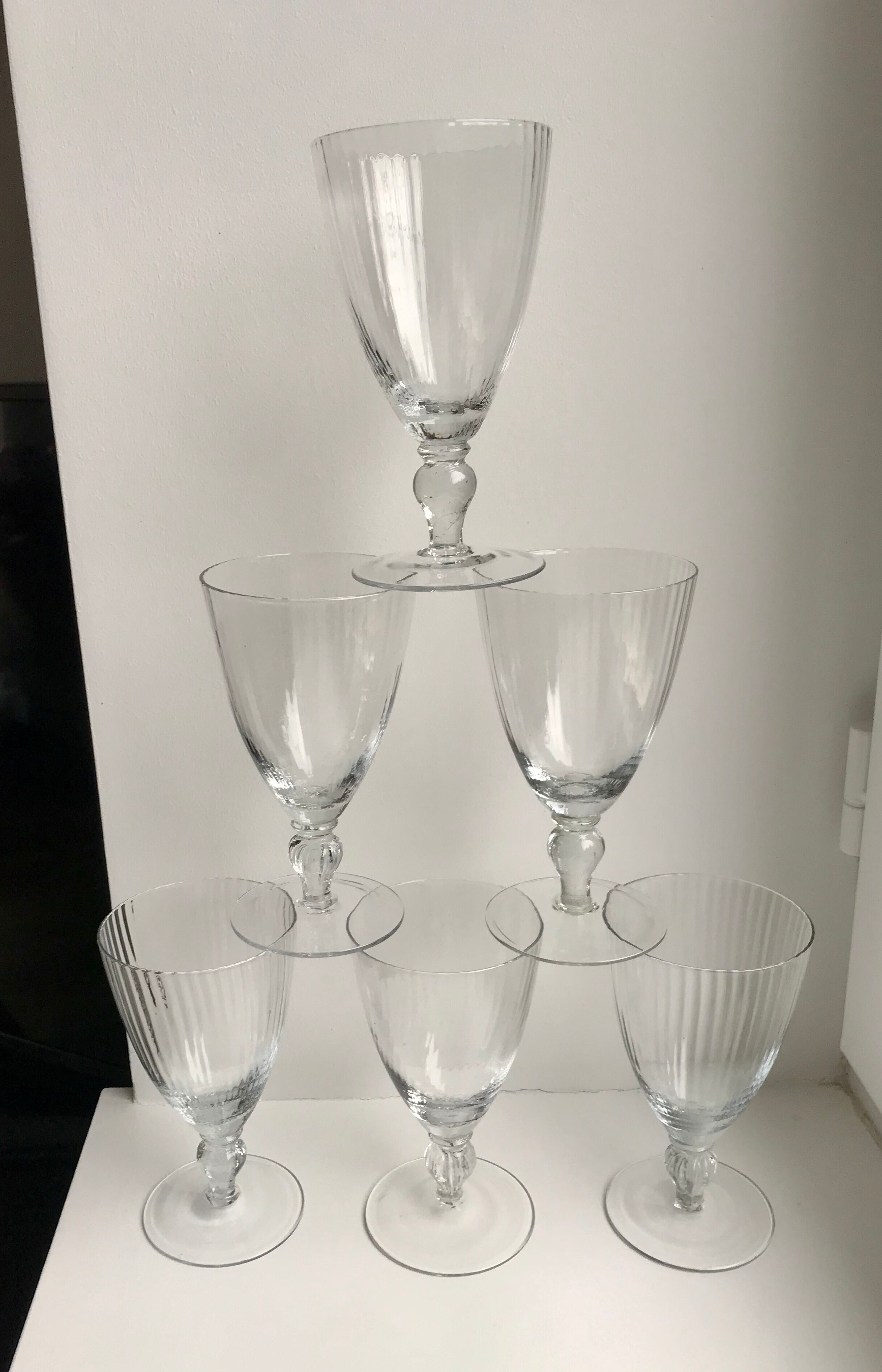 Set of 6 molded glass wine glasses 30-40s