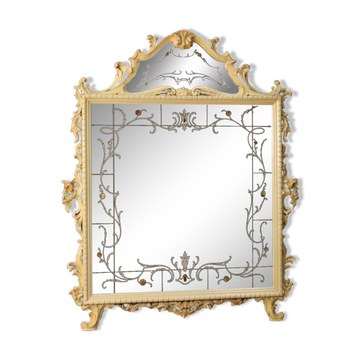 Miroir laqué italien avec des décorations florales du 20ème siècle