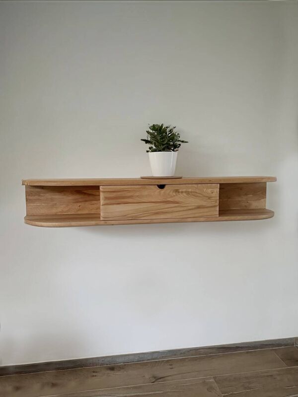 Console d'entrée flottante en hêtre massif recyclé et ses rangements pratiques