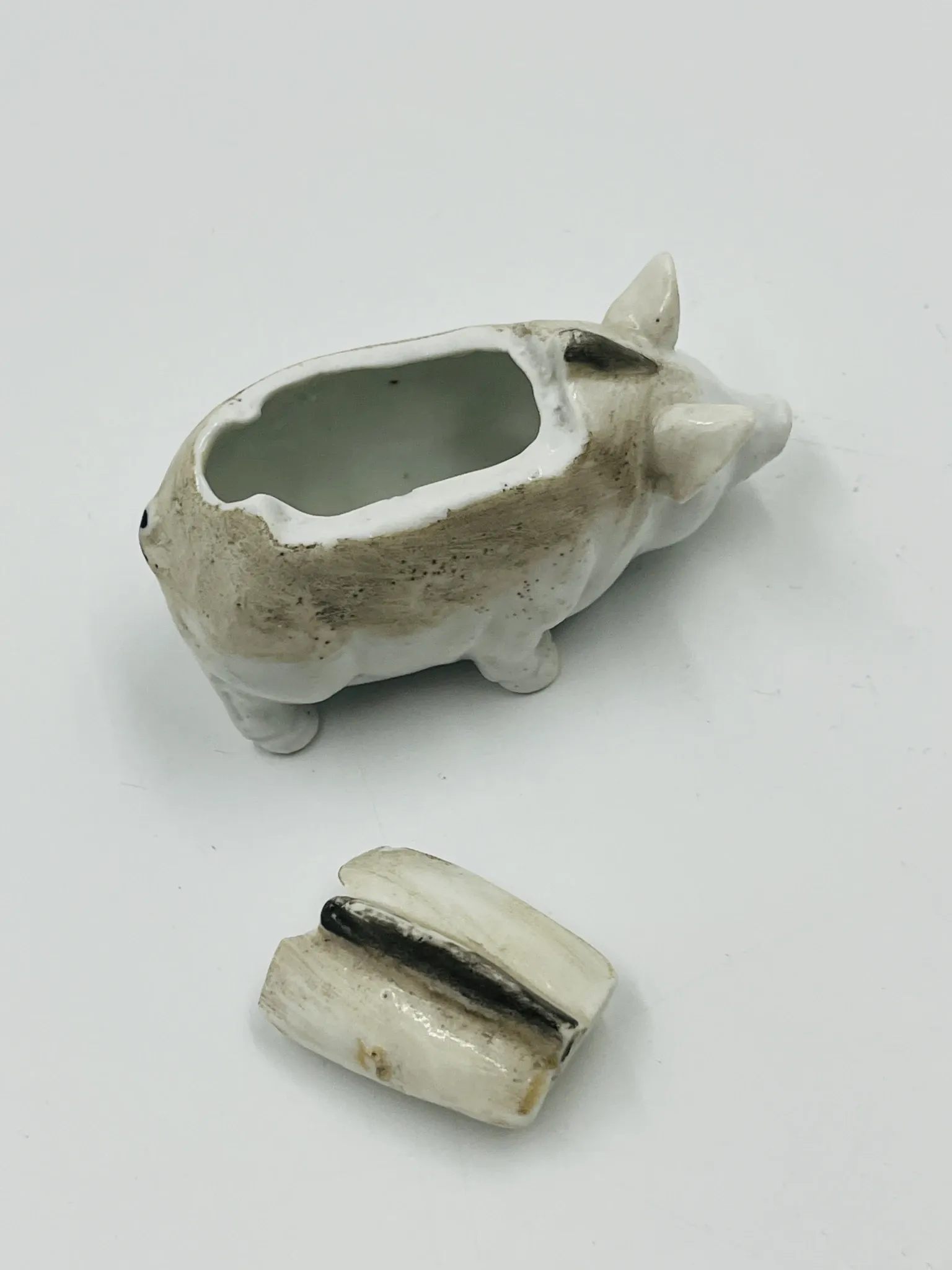Vintage mustard pot in porcelain shaped like a pig.