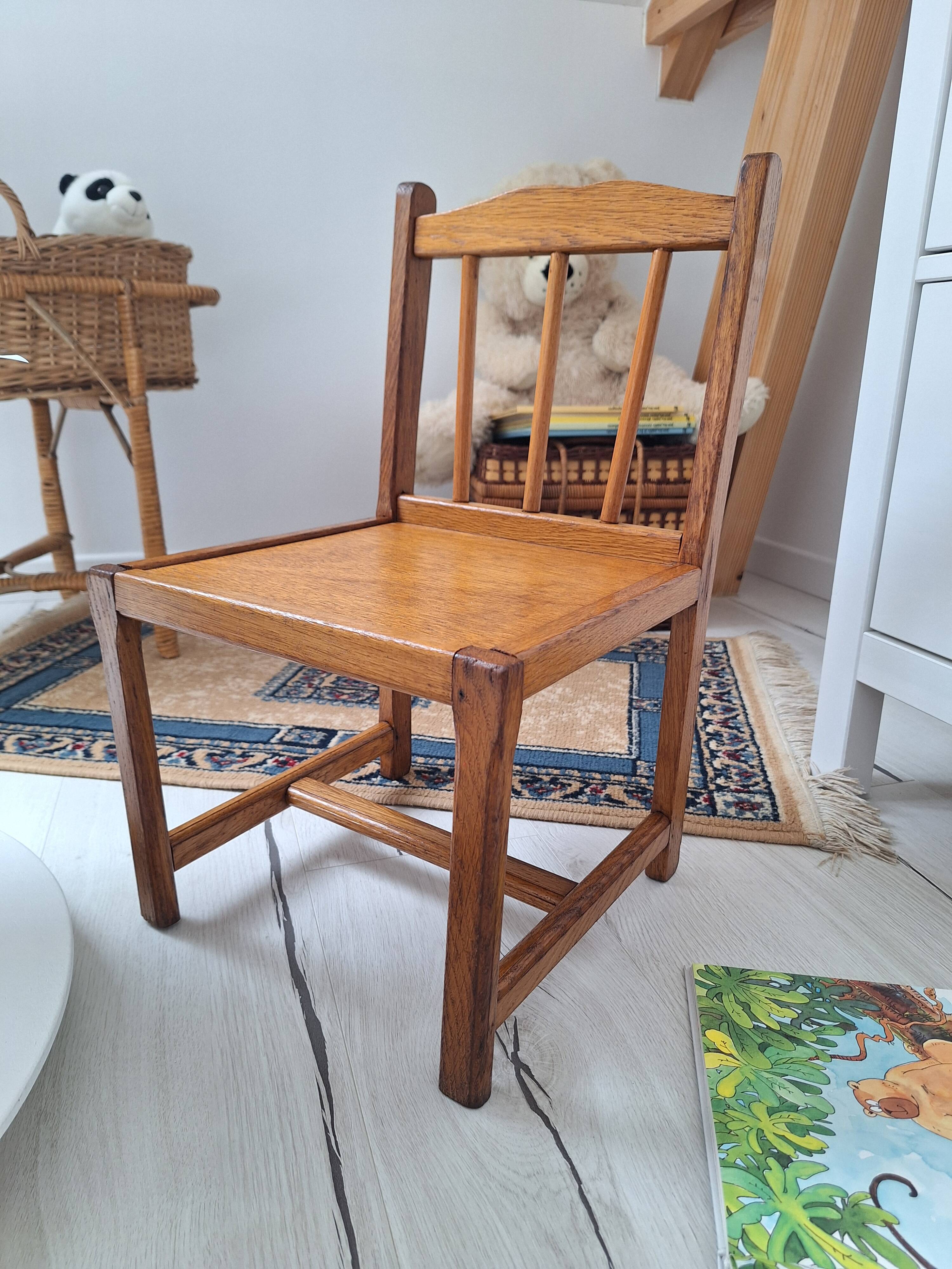 Chaise enfant en bois vintage