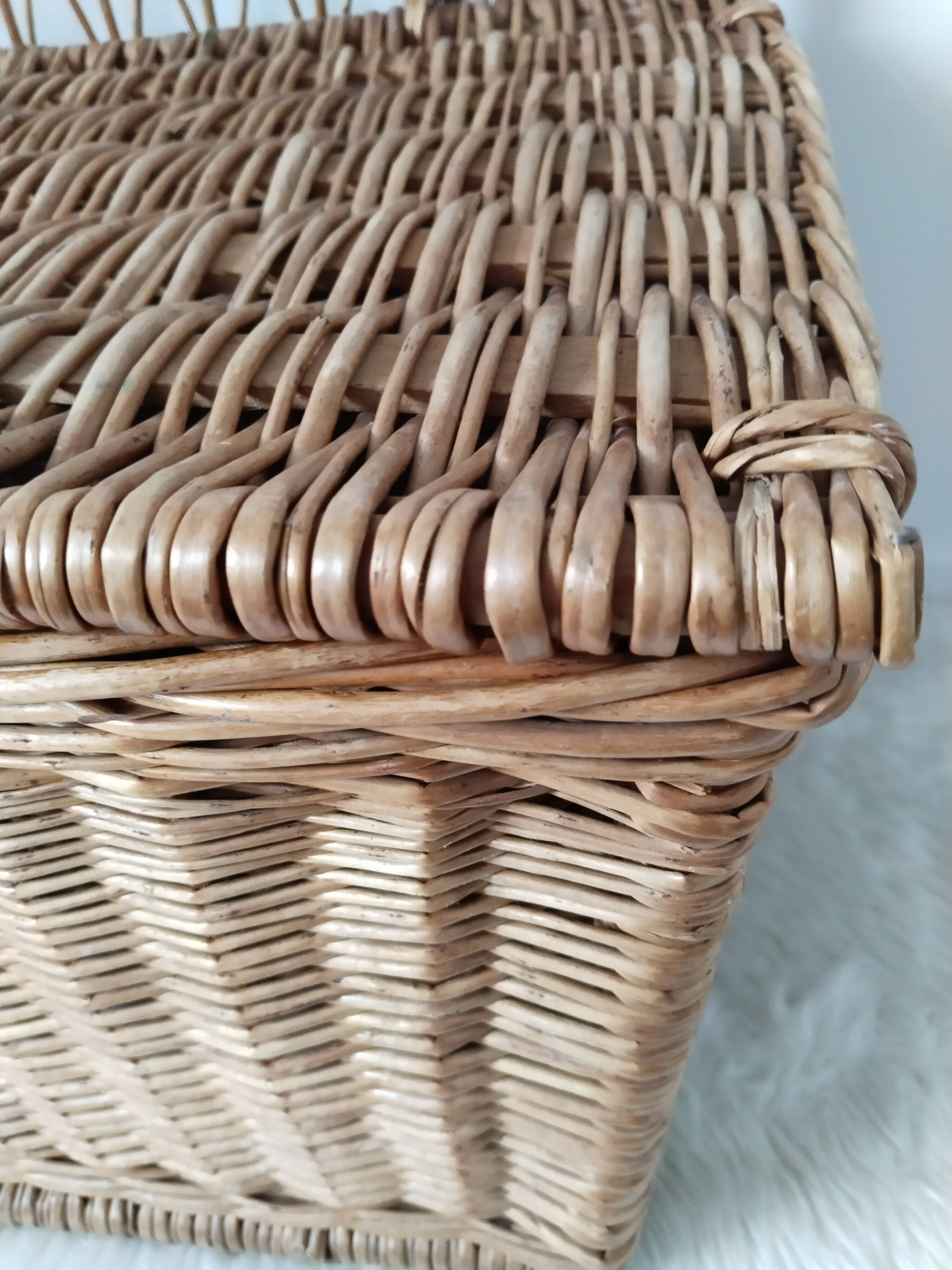 Old toy box in rattan, wicker, bench, end of bed