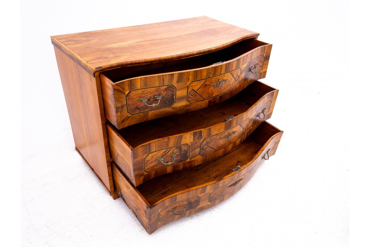 Commode baroque vers 1810.