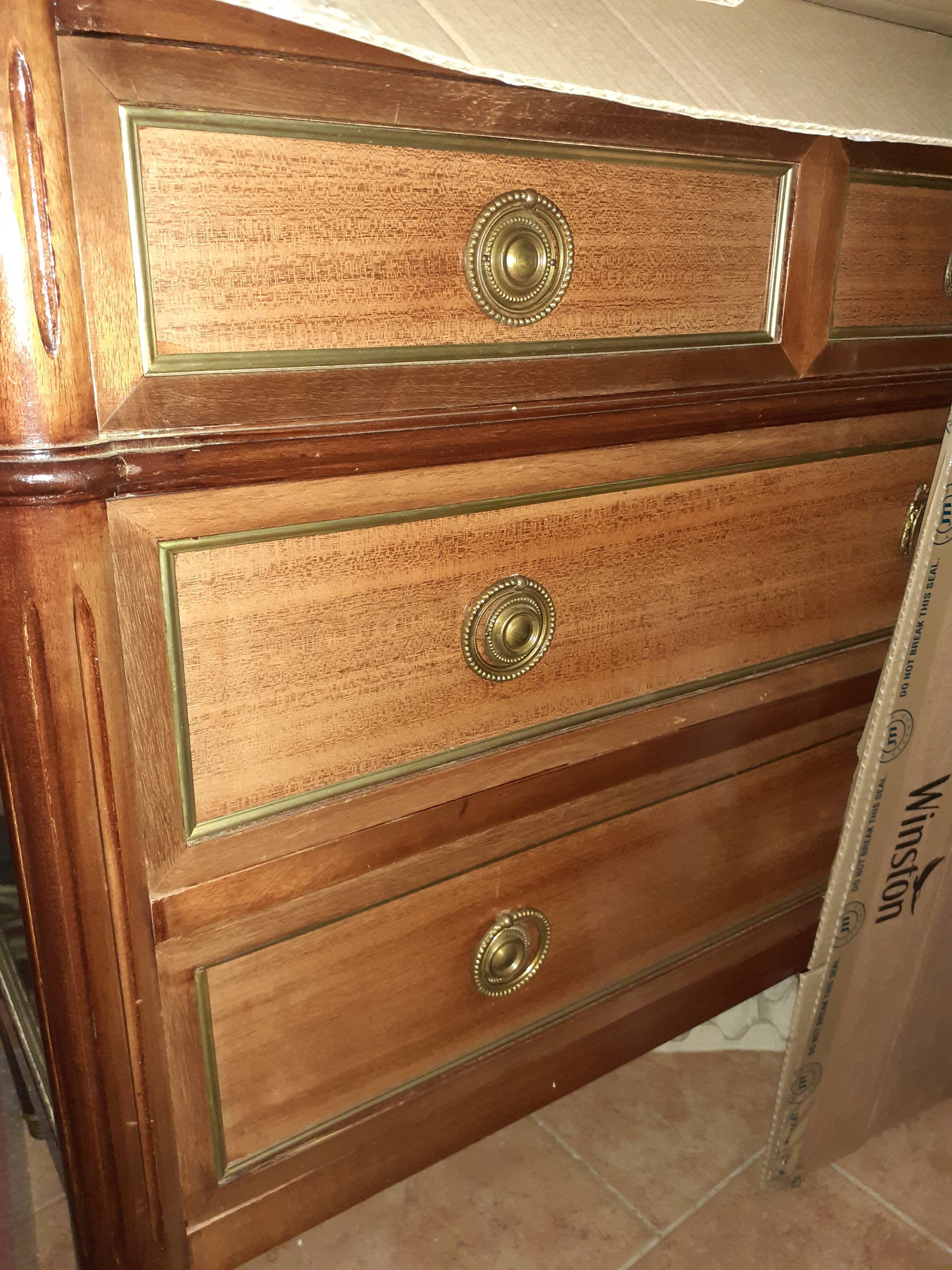 Dresser style Louis XVI