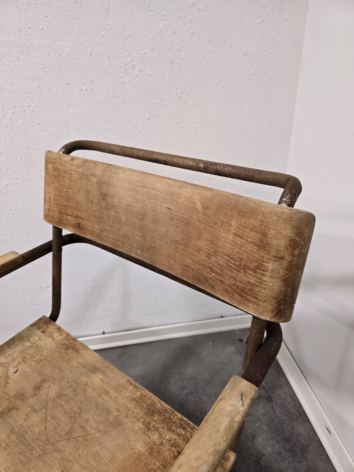 Paire de chaises B34 des années 1950