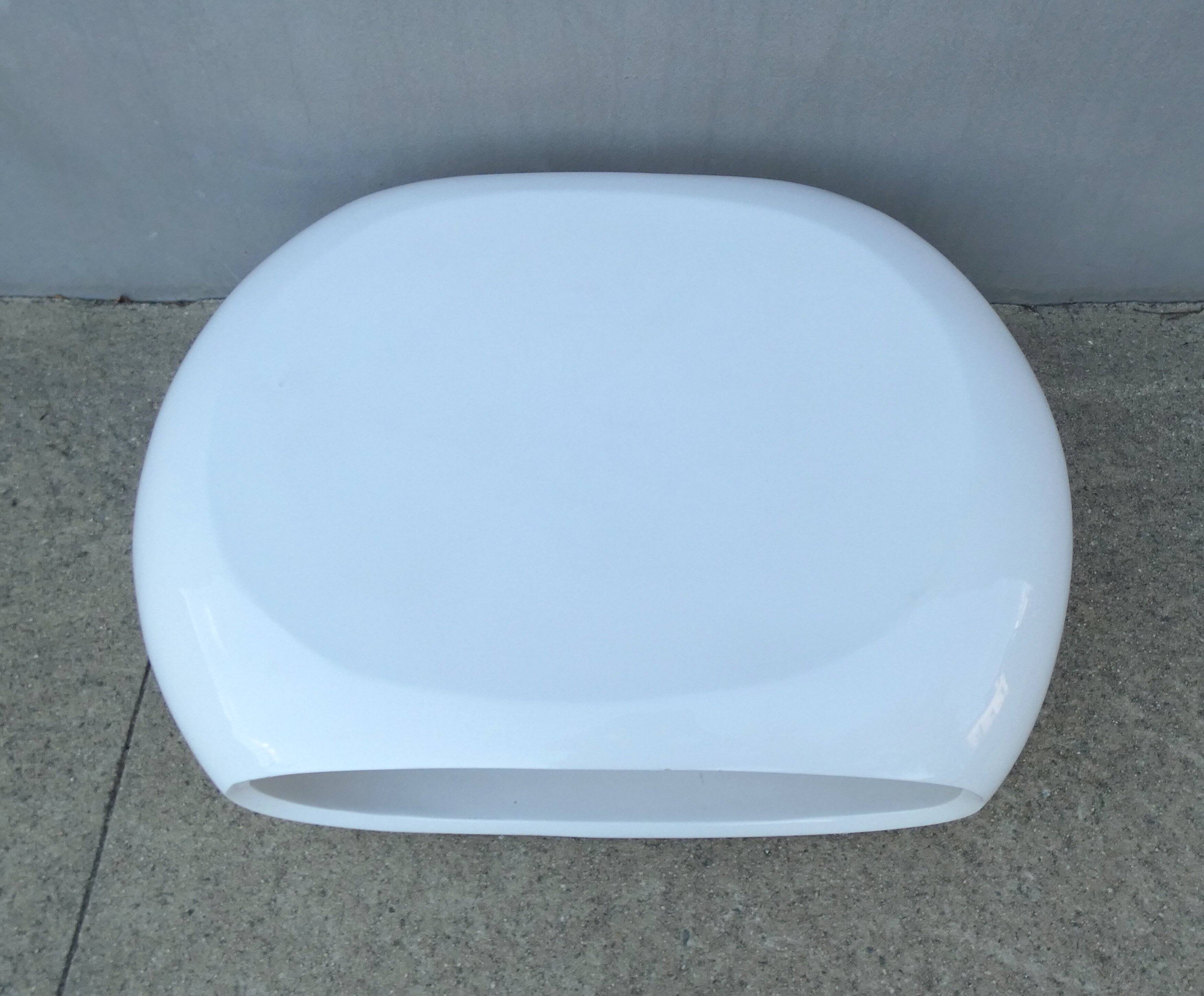Table basse laquée blanche design Space Age forme libre vintage
