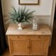 Buffet Art Déco en bois naturel, charme authentique.