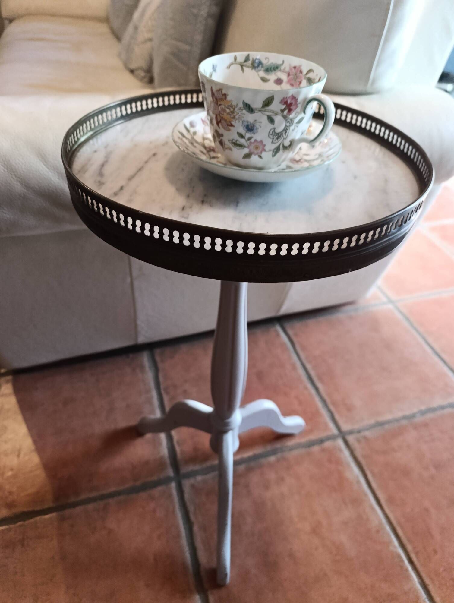 Vintage white marble and brass gueridon in Louis XVI style.