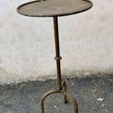 Henri POUENAT (1934-1987) Table ou guéridon en acier à patine mordorée