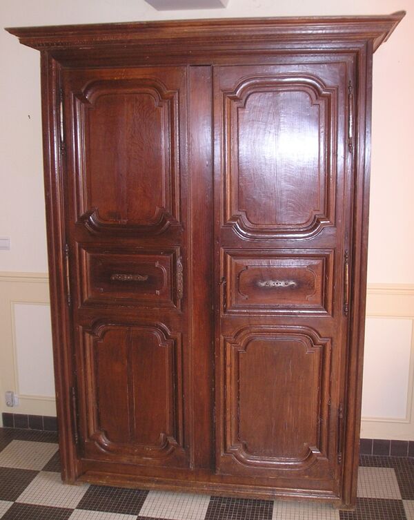 Armoire ancienne de manoir ou chateau XIXè en chêne