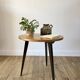 Table basse tripode en bois et marqueterie bicolore design scandinave 1950