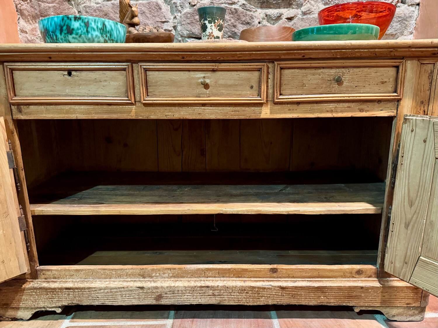 19th-century fir sideboard with 2 doors and 3 drawers