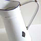 White enamelled former broc