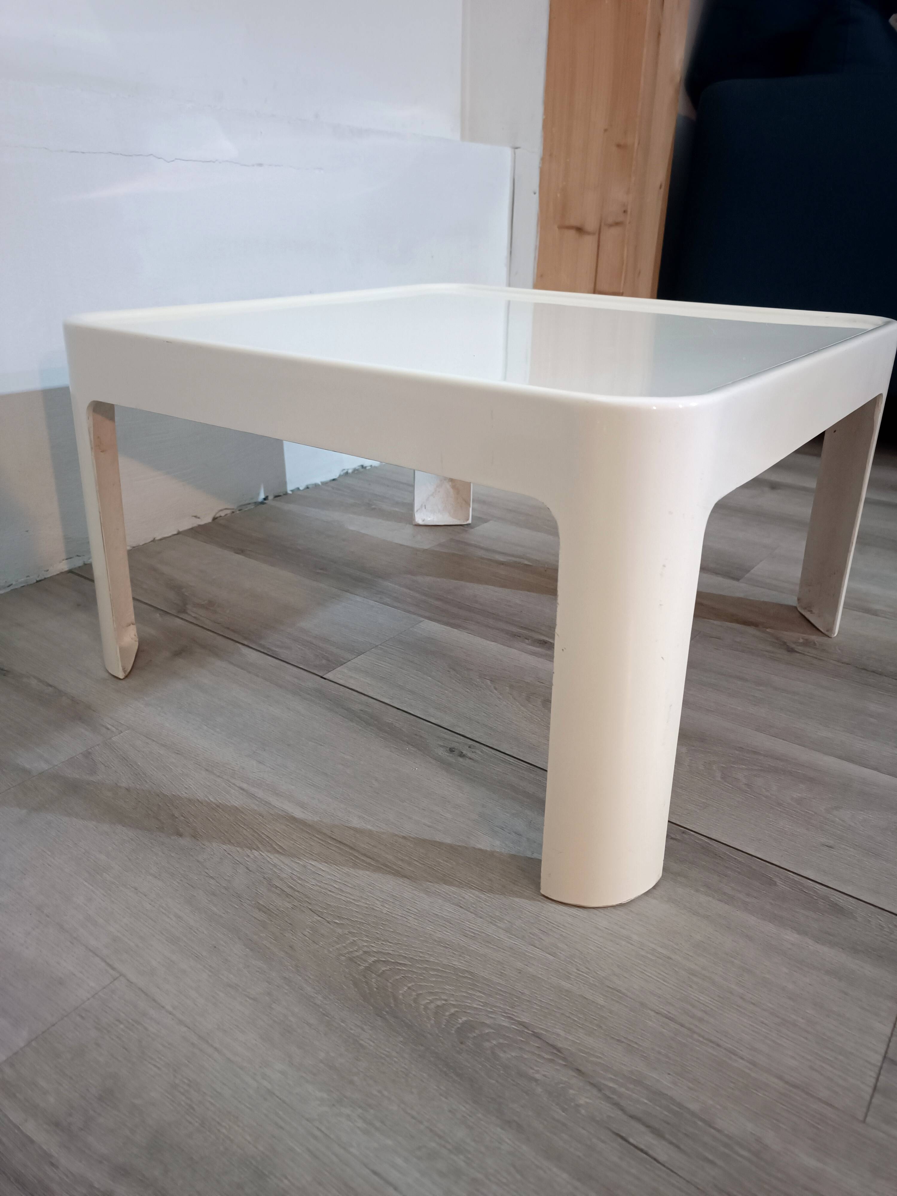 Fibreglass coffee table by Carlo Bartoli for Rossi Di Albizzate 1960s