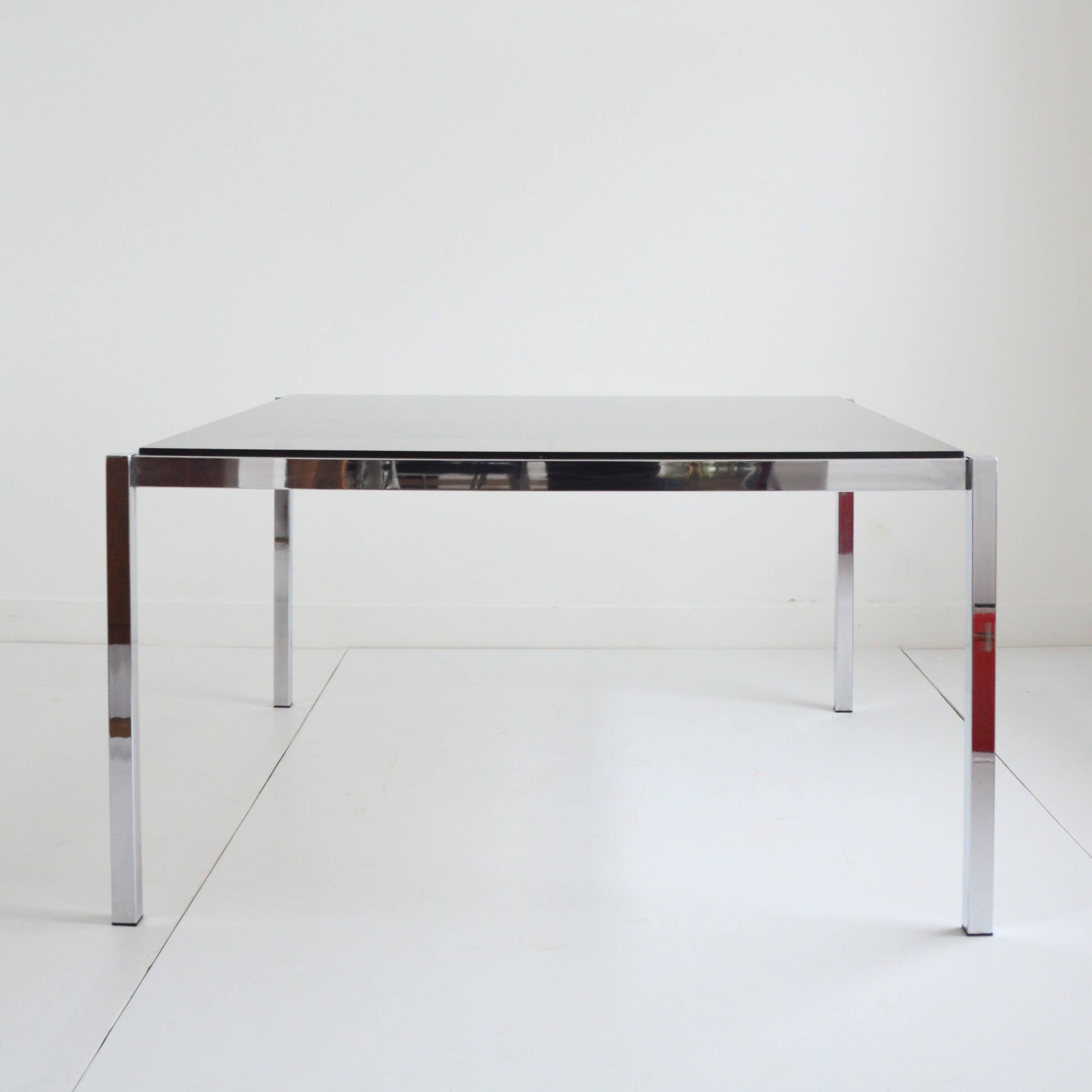 Table à manger chrome et verre fumé Milo Baughman – 1970 – Italie