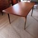 Table scandinave