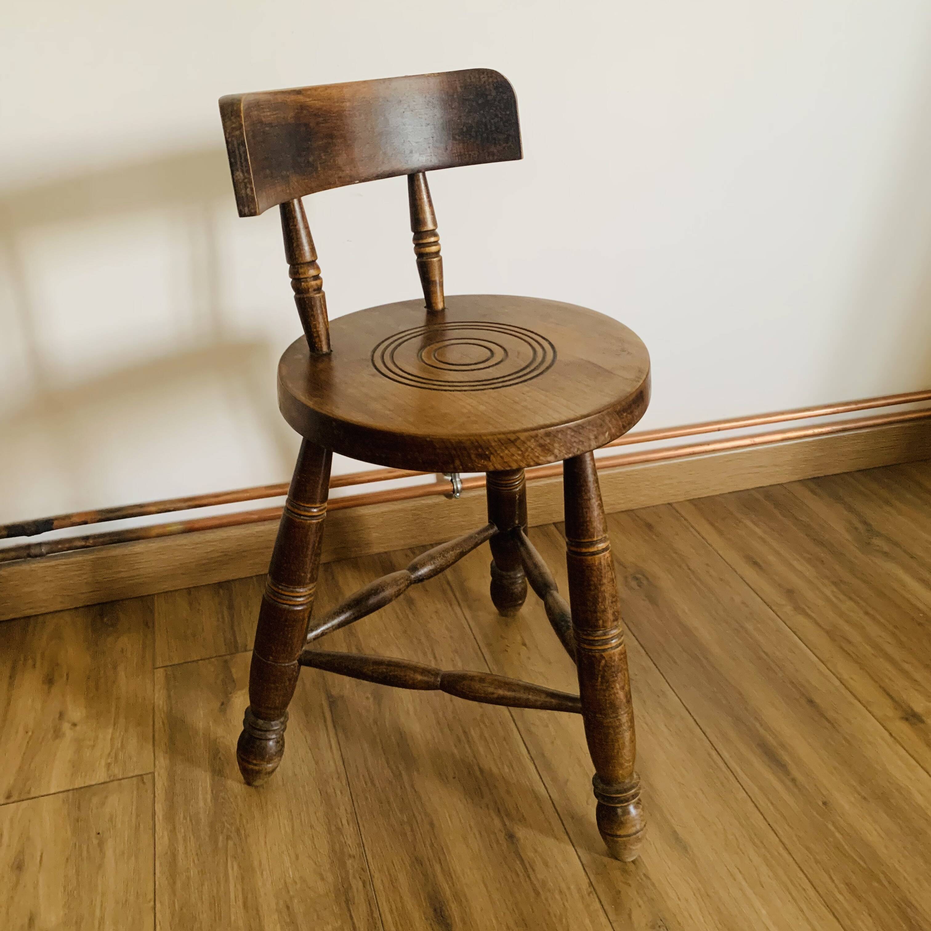 Tripod stool with backrest