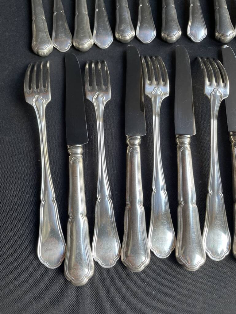 12 Forks and 12 cheese or dessert knives – Orfèvrerie Perrin Paris