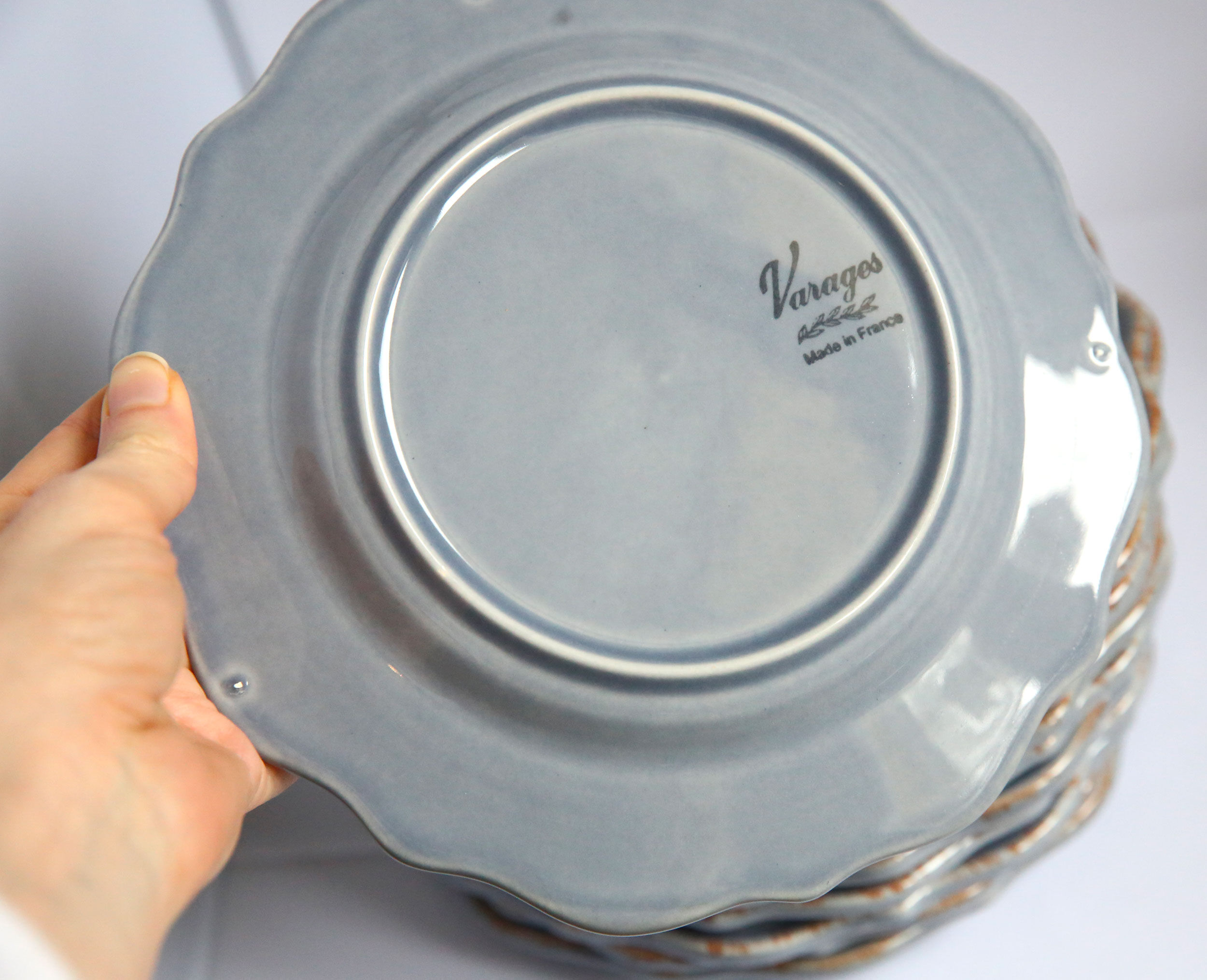 Lot of 12 taupe grey earthenware plates