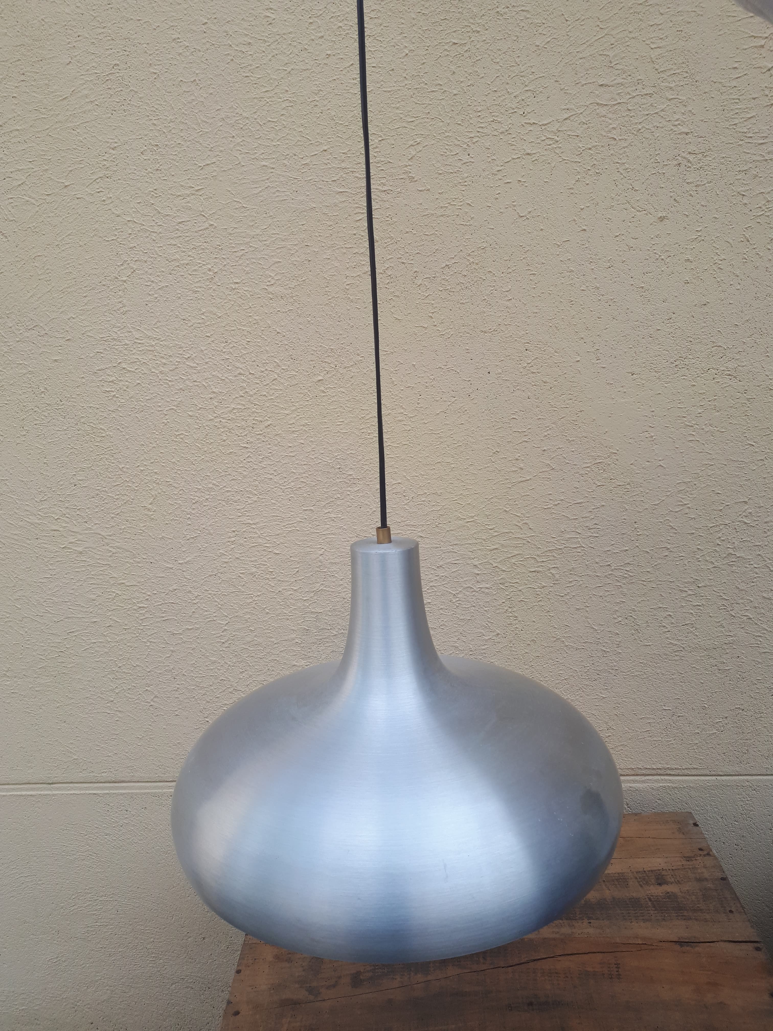 UFO suspension in brushed metal