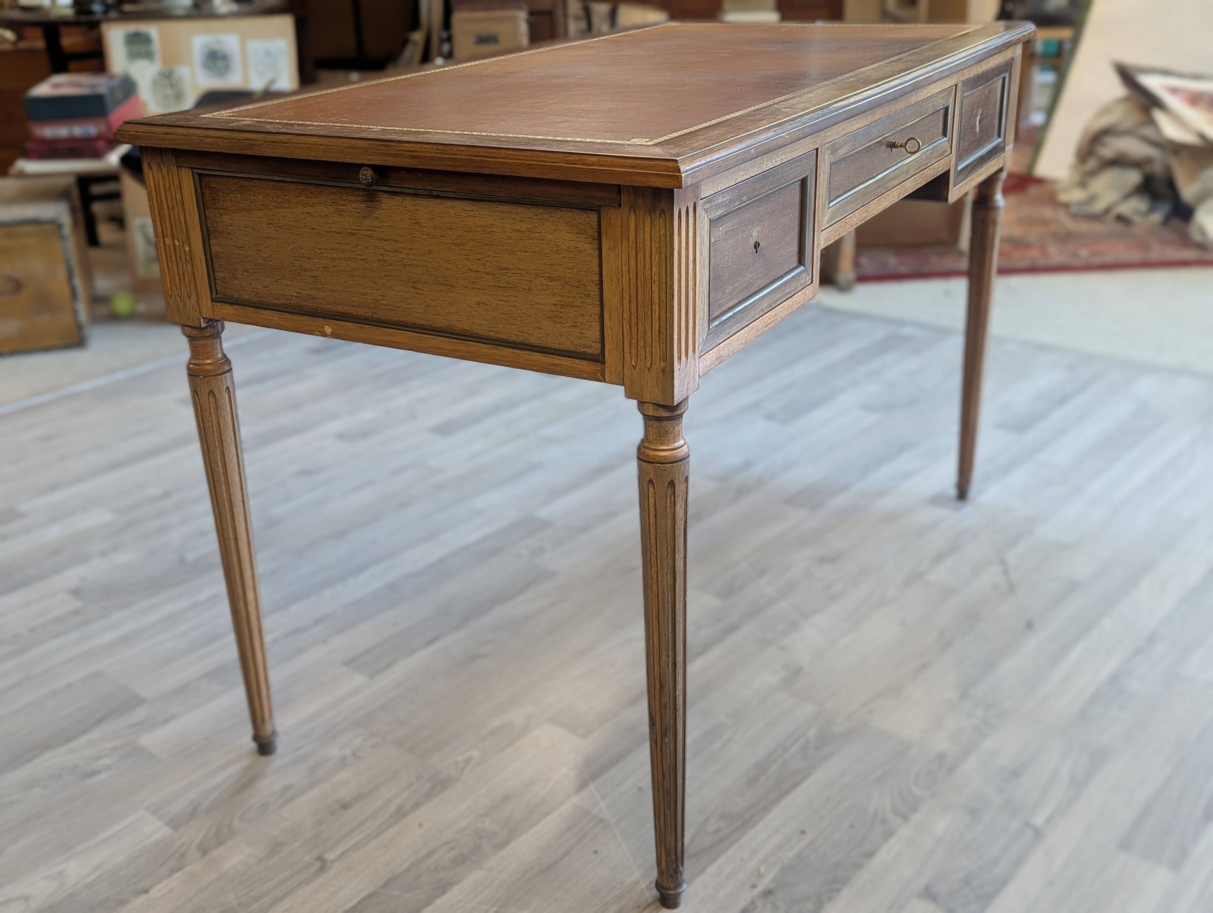 Bureau de style Louis XVI
