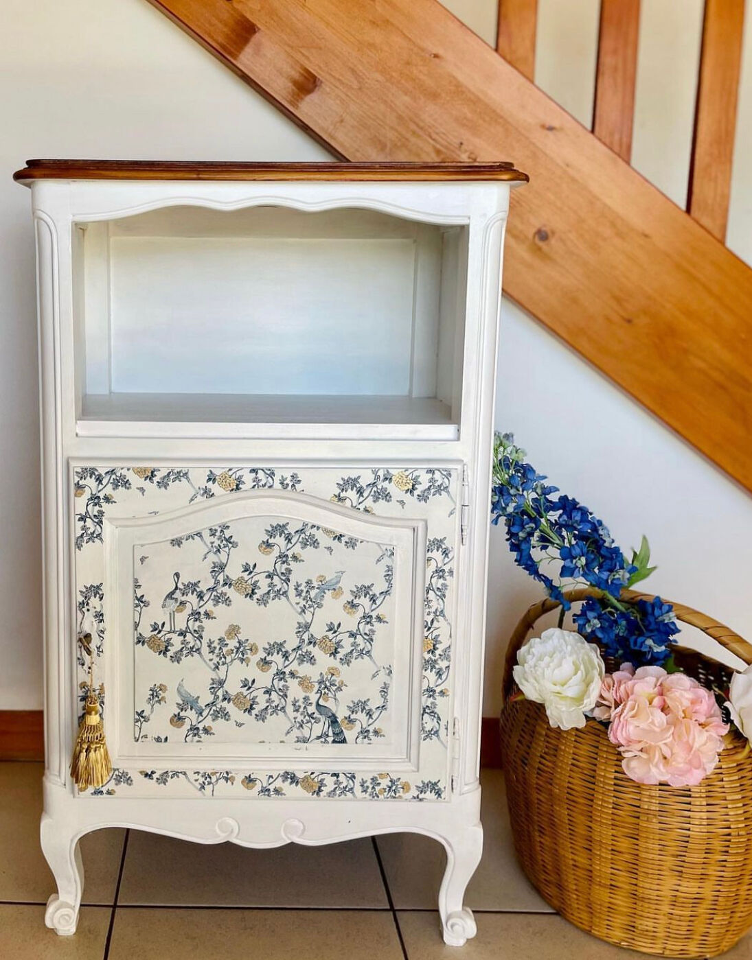 Sideboard with niche