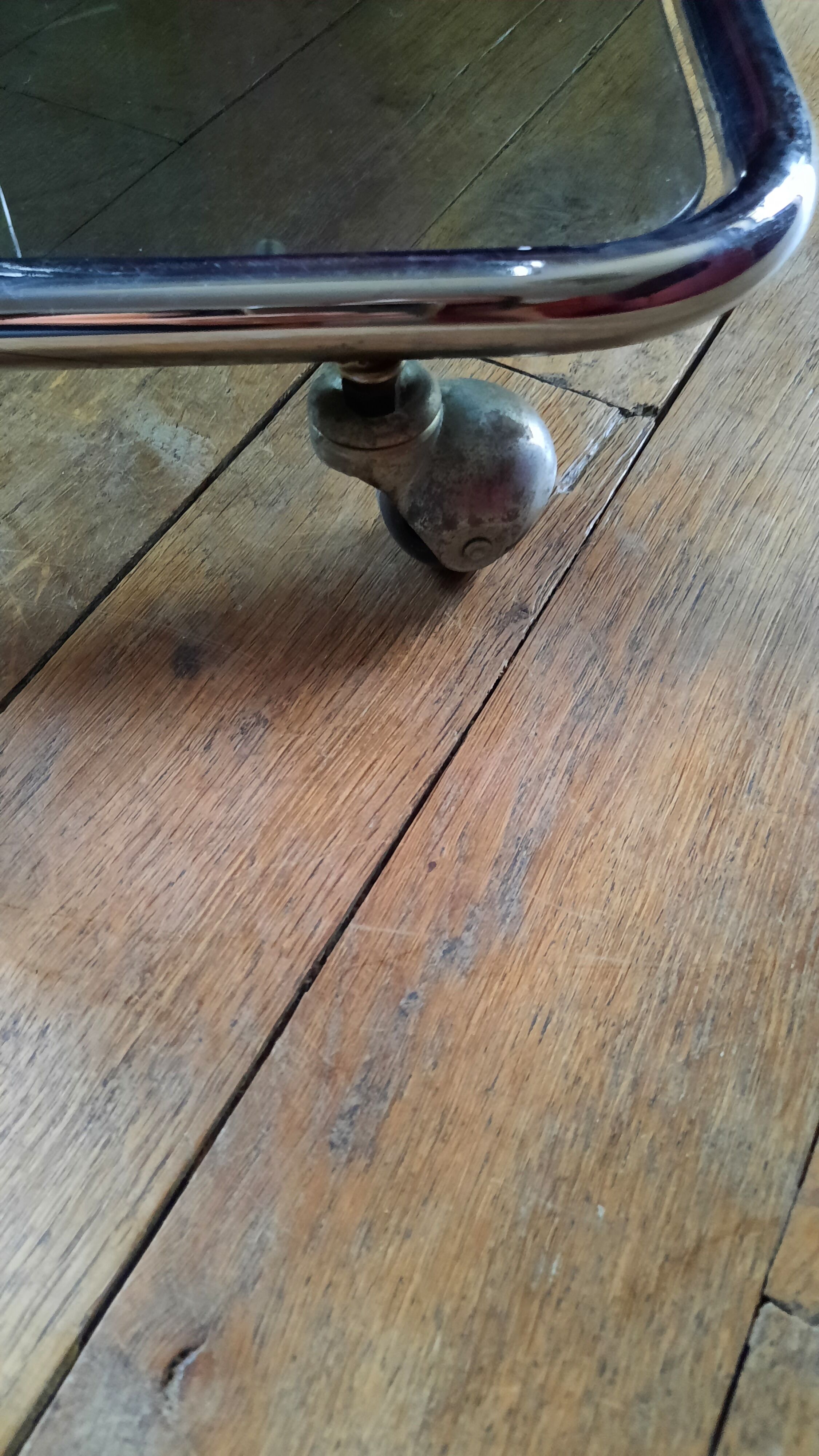 Vintage chrome metal wheel service