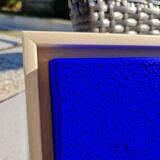 Tableau peinture abstraite monochrome minimaliste bleu encadré