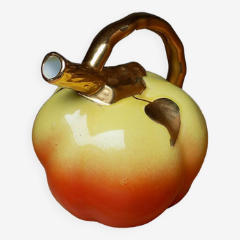 Apple-shaped liquor decanter