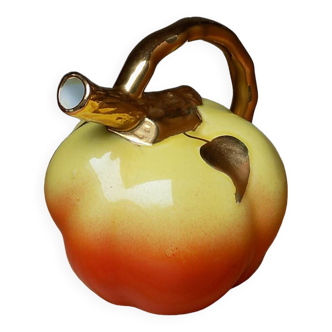 Apple-shaped liquor decanter