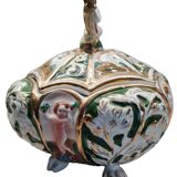 Soupière sur pied de lion en céramique Italienne, style antique capodimonte