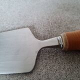 Straight pie server with bamboo handle