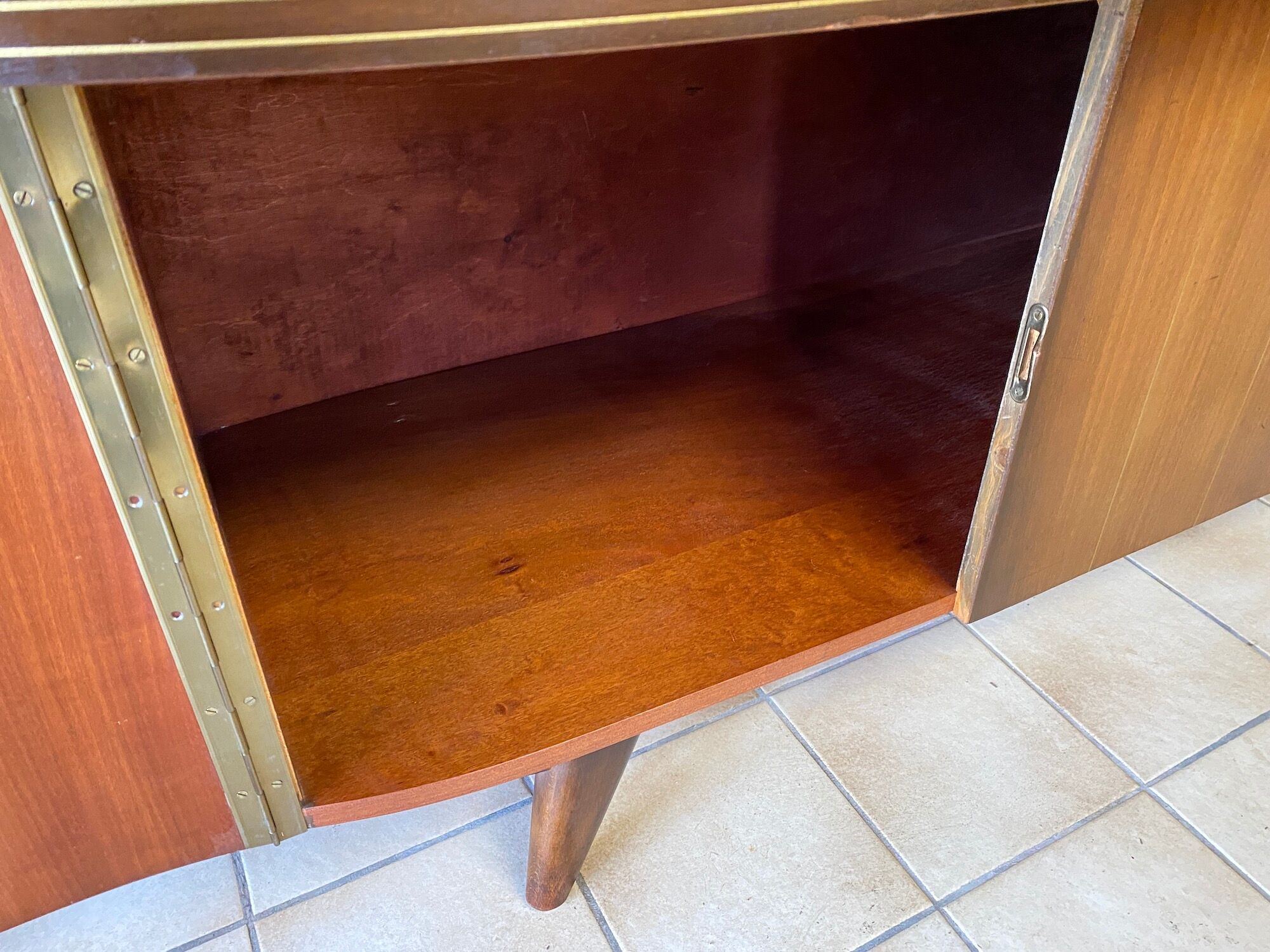 Buffet vintage 2 corps laqué pieds compas
