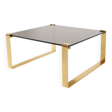 Table basse moderne du milieu du siècle avec base plaquée or et plateau en verre, années 1970.