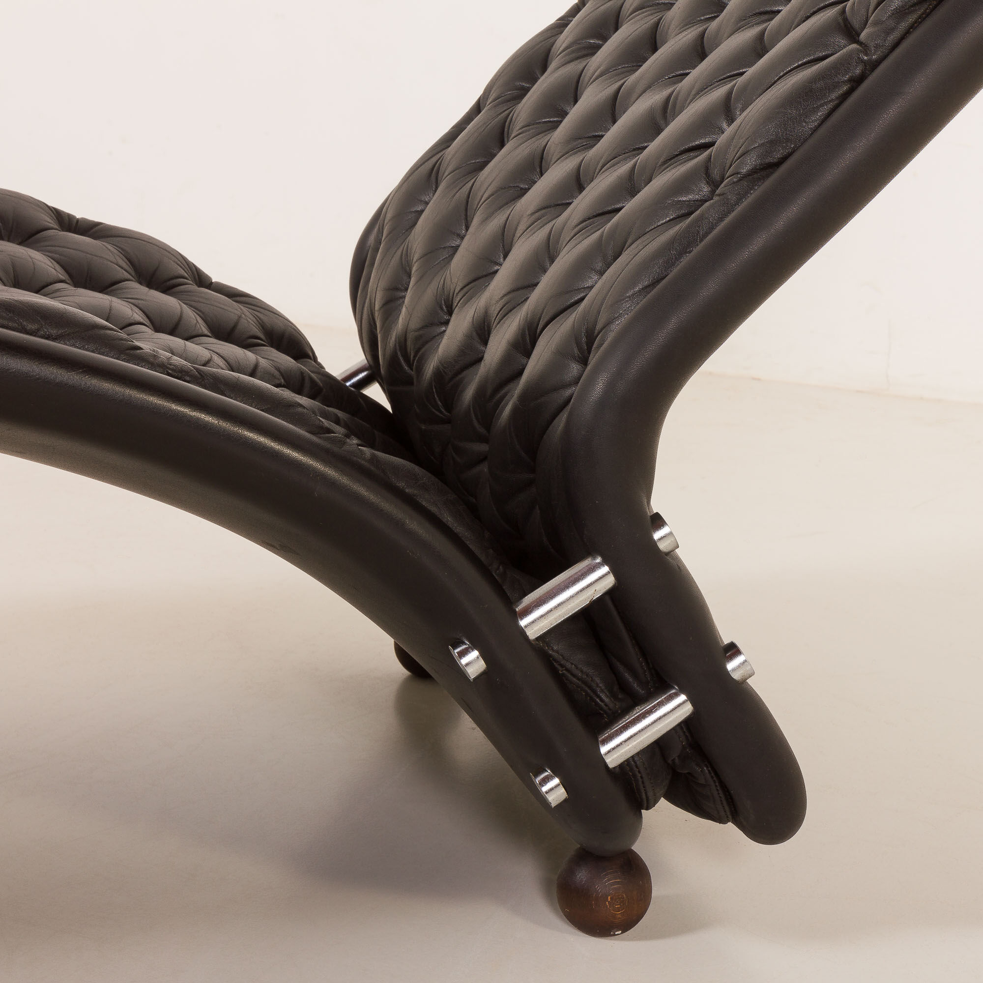 Verner Panton black leather chaise longue for Fritz Hansen, 1970s