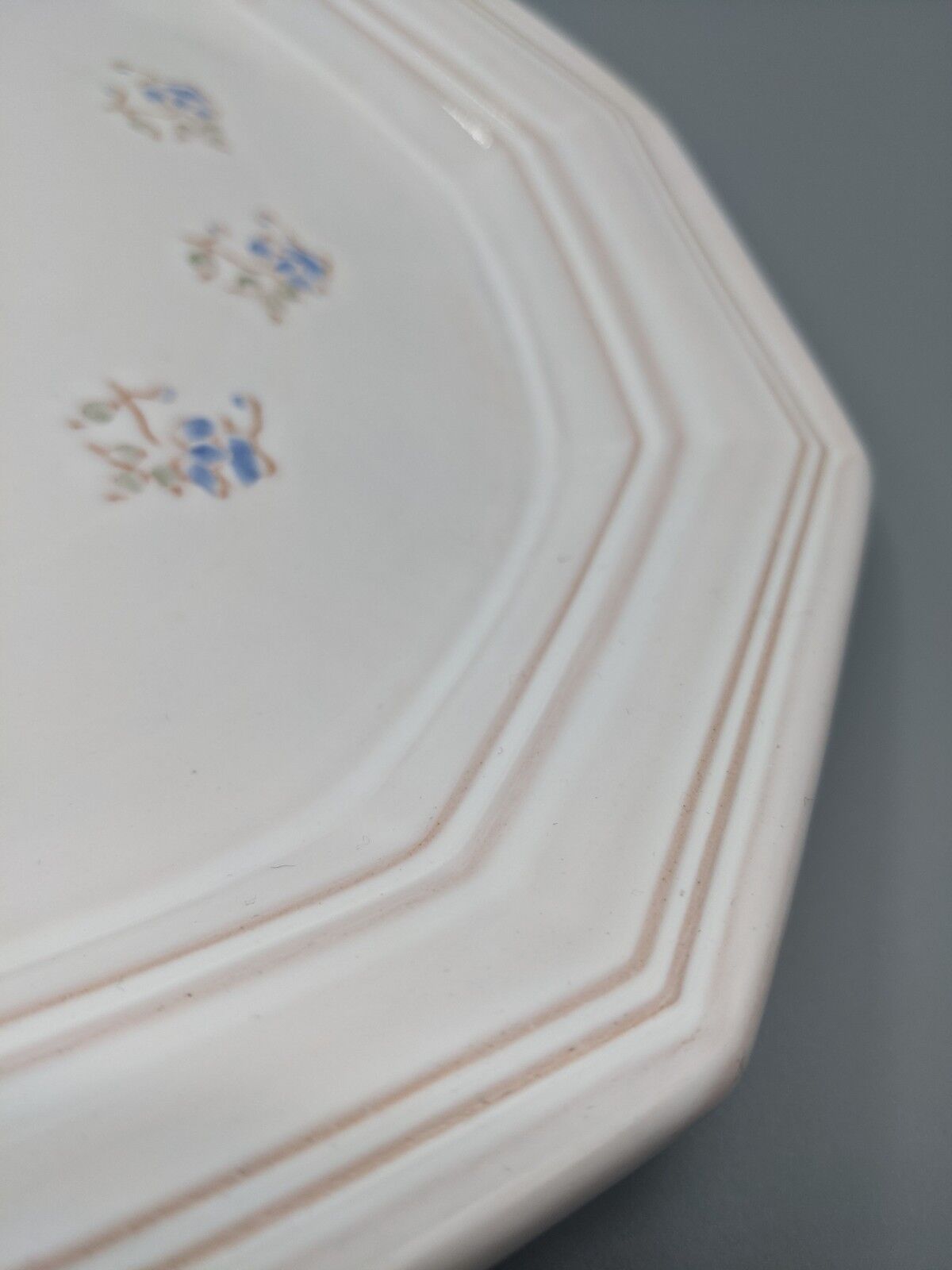 Pale pink octagonal dish, floral decoration of Niderviller - ∅ 32cm