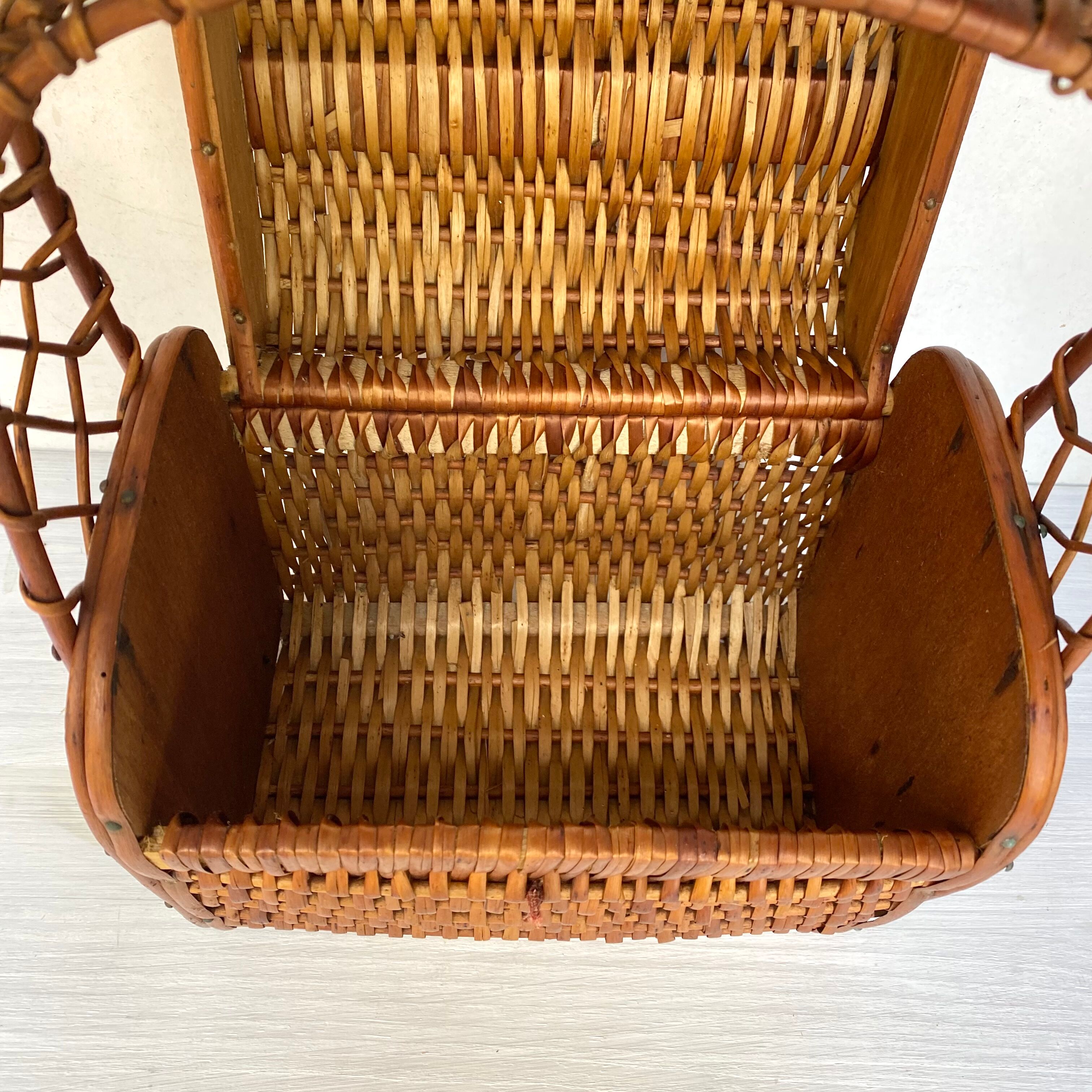 Vintage wicker basket handbag