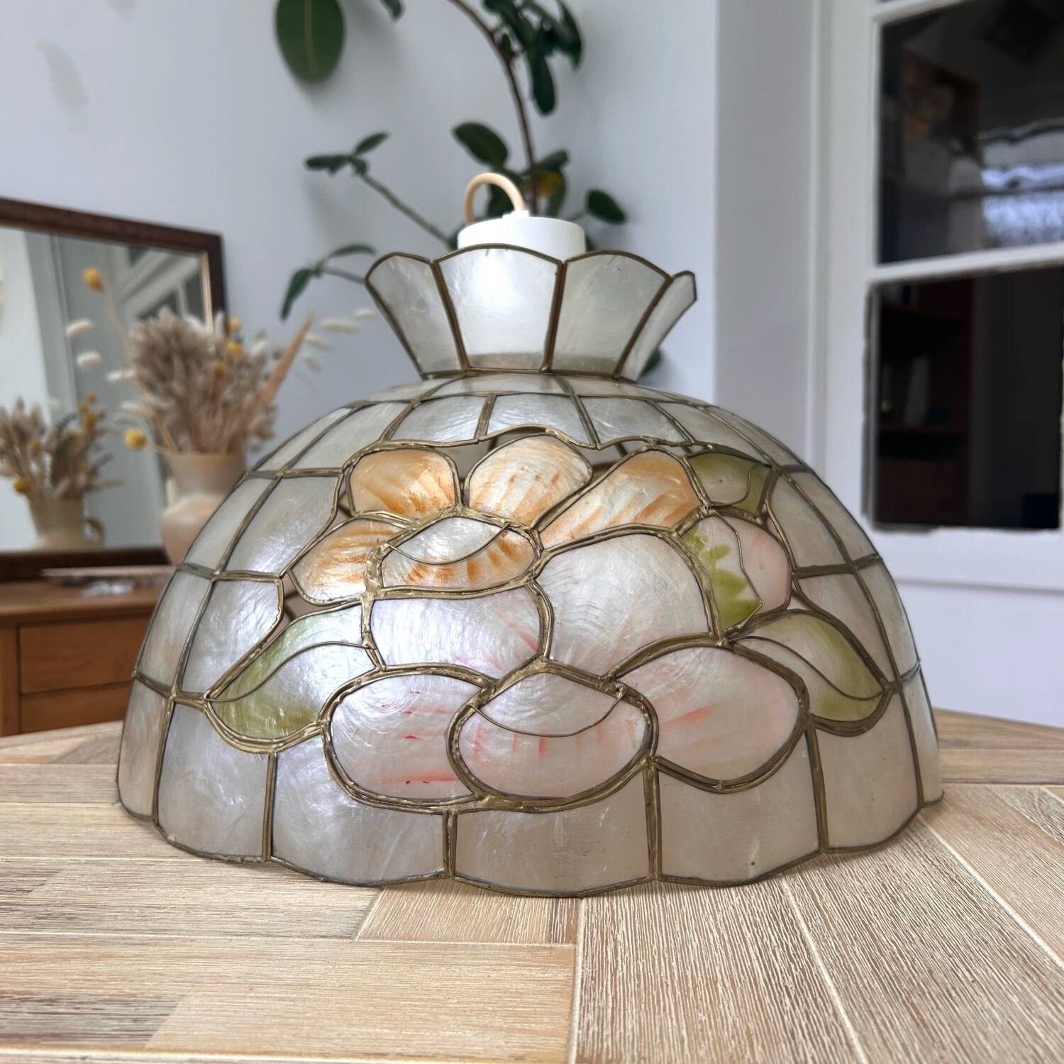 Mother-of-pearl pendant "Peony"