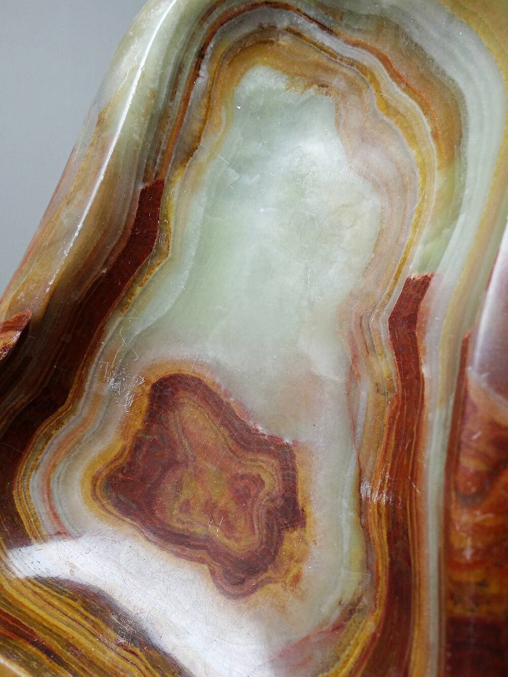 Large green onyx ashtray with free-form bands, vintage Italy, 50s-60s