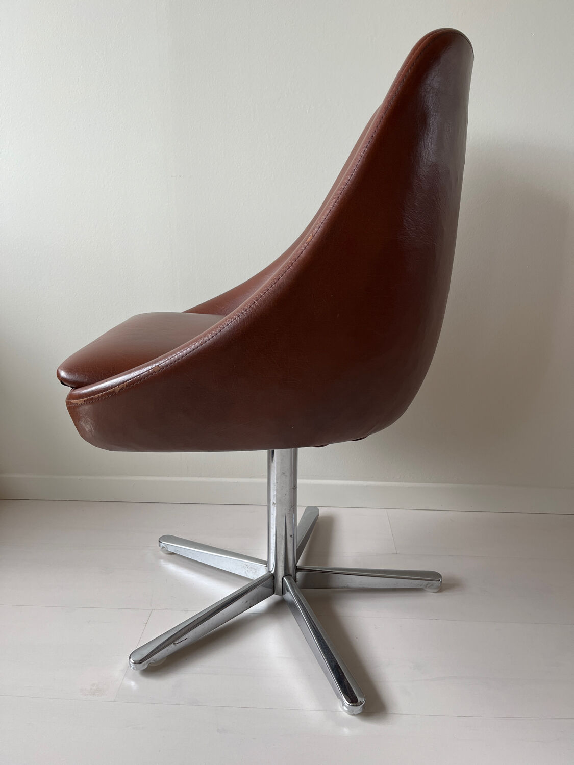 Swivel armchair 70s imitation leather