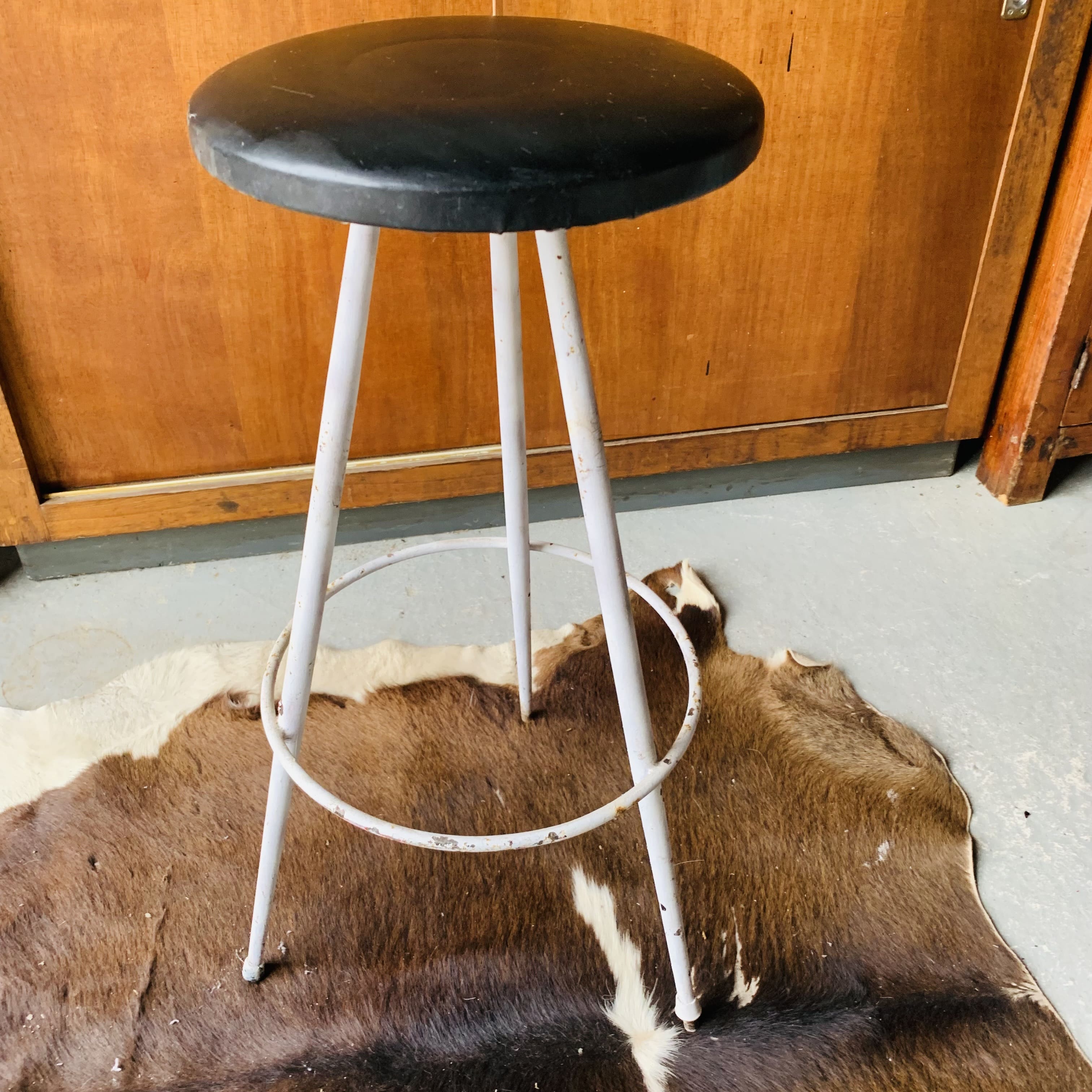 2 high stools metal imitation black leather