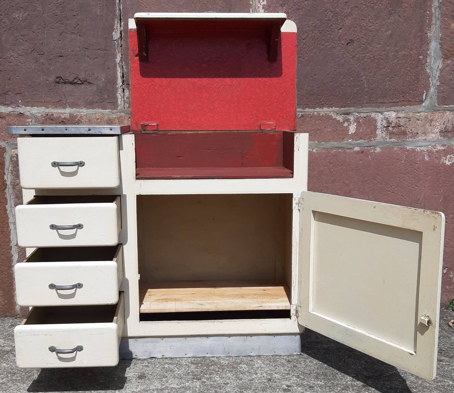 Kitchen buffet (1950s)
