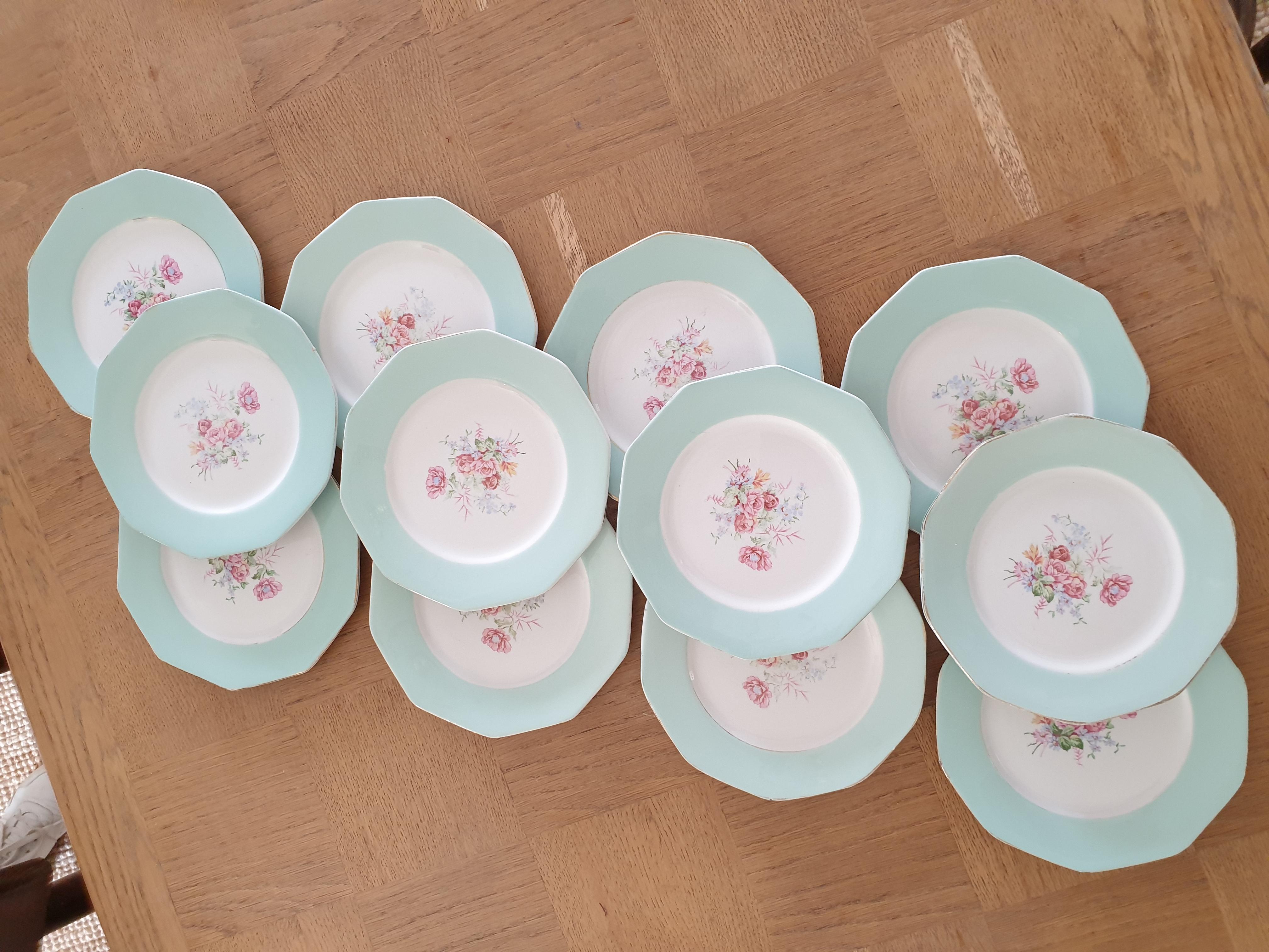 Set of 12 dessert plates in earthenware