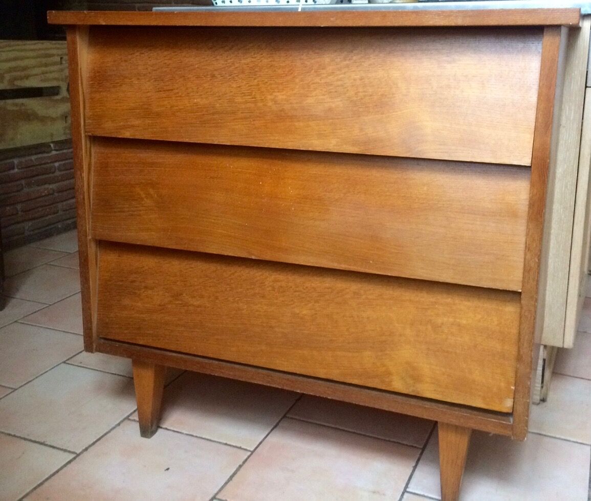 Scandinavian type chest of drawers
