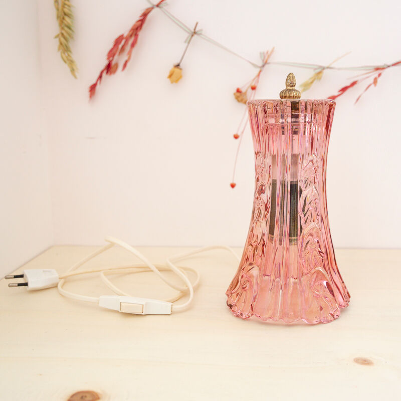 Pink chiseled glass table lamp